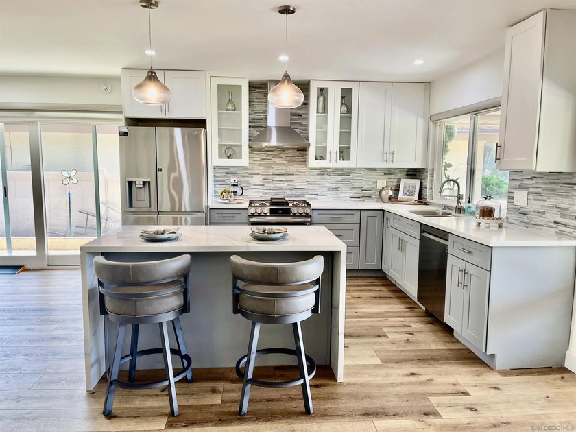 Golf Course &amp; Mountain Views from this beautifully updated - photo 16