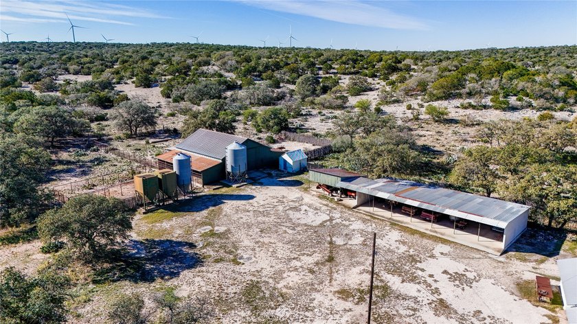 Welcome to your private hunting paradise in Del Rio, Texas. This - photo 32