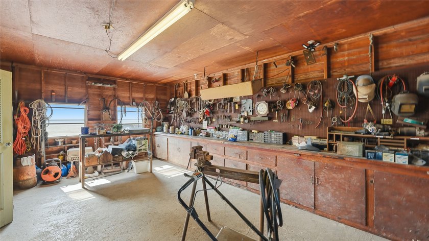 Welcome to your private hunting paradise in Del Rio, Texas. This - photo 36