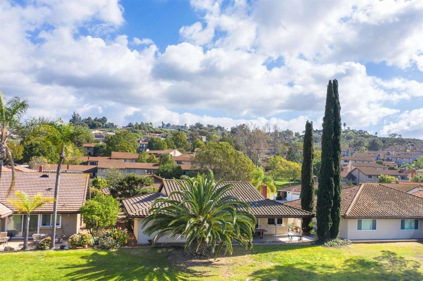 Golf Course &amp; Mountain Views from this beautifully updated - photo 48