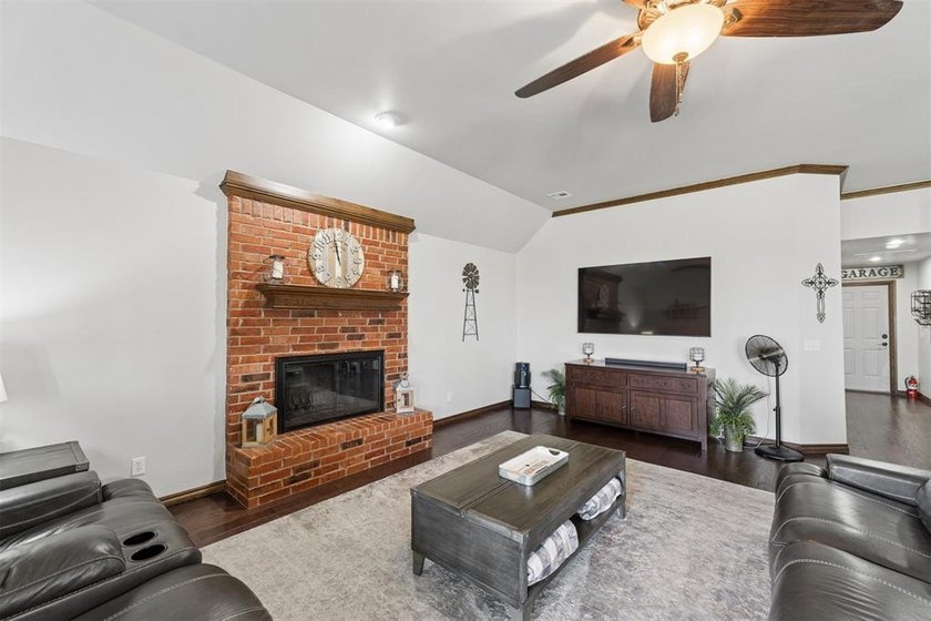 Beautiful one level home on a gorgeous .83 acre cul-de-sac lot! - photo 5