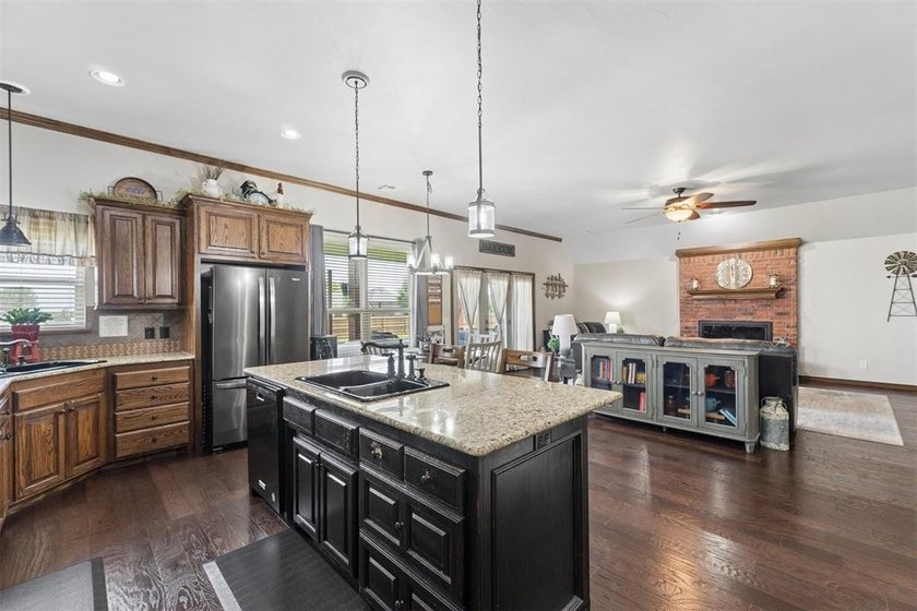 Beautiful one level home on a gorgeous .83 acre cul-de-sac lot! - photo 10