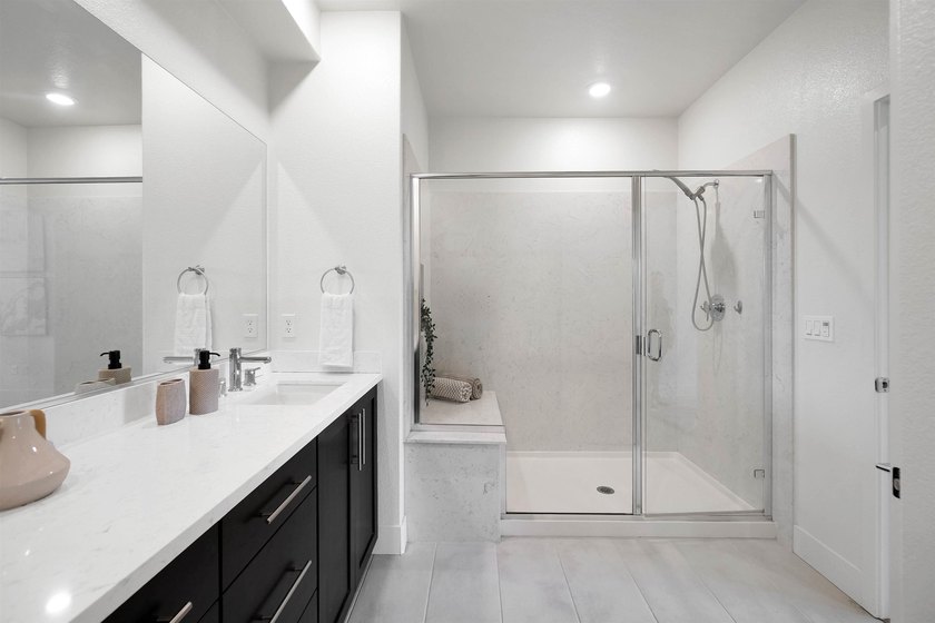 Built in 2021, this sophisticated townhouse-style condominium - photo 21