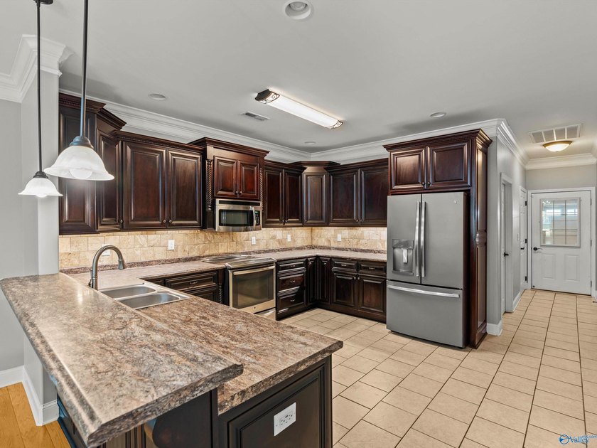 Move In Ready! Absolutely perfect condition with new paint - photo 13