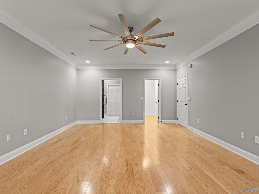 Move In Ready! Absolutely perfect condition with new paint - photo 19