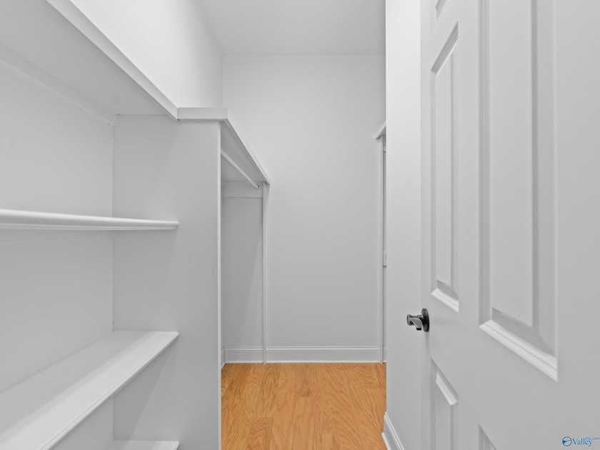 Move In Ready! Absolutely perfect condition with new paint - photo 20