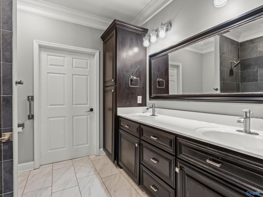 Move In Ready! Absolutely perfect condition with new paint - photo 21