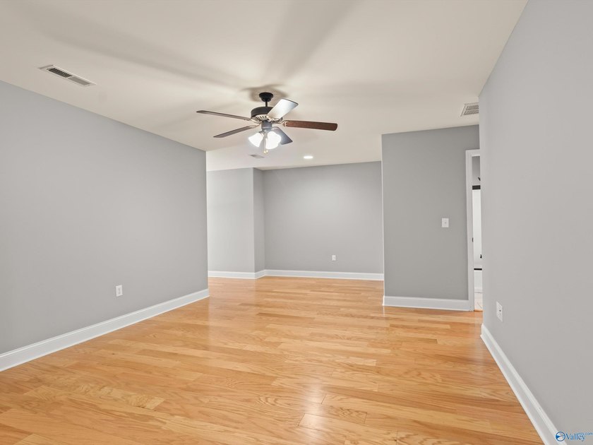 Move In Ready! Absolutely perfect condition with new paint - photo 27