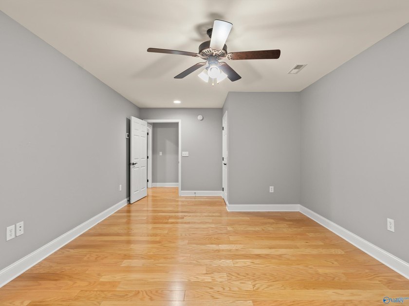 Move In Ready! Absolutely perfect condition with new paint - photo 28