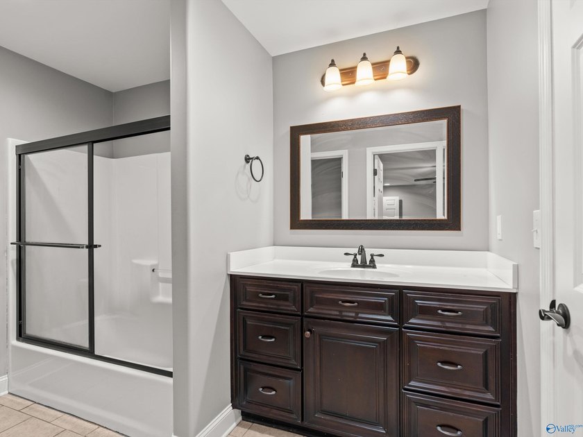 Move In Ready! Absolutely perfect condition with new paint - photo 30