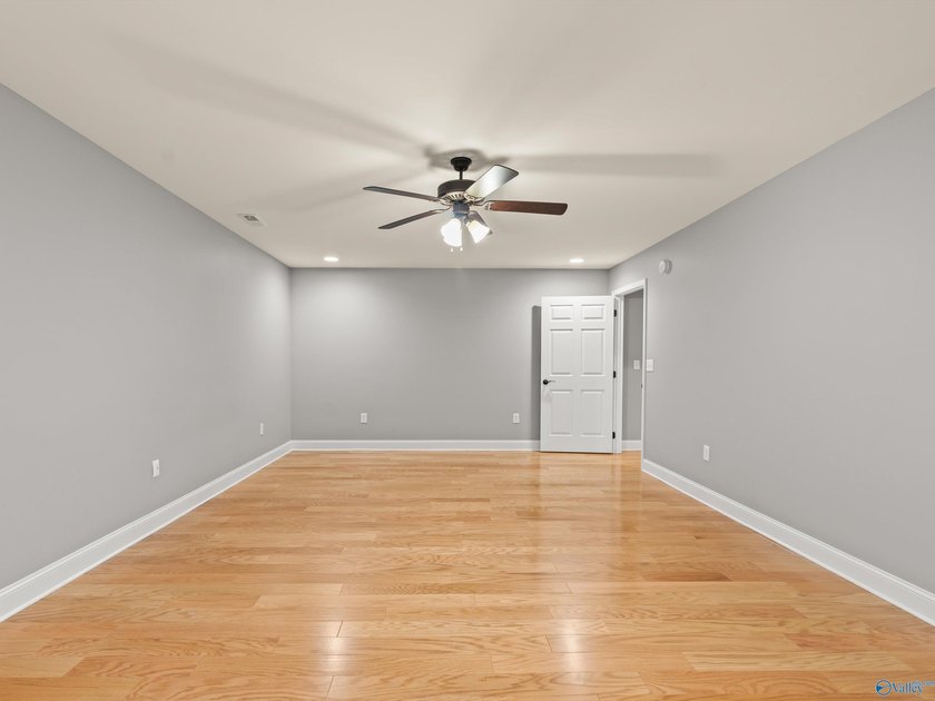 Move In Ready! Absolutely perfect condition with new paint - photo 31