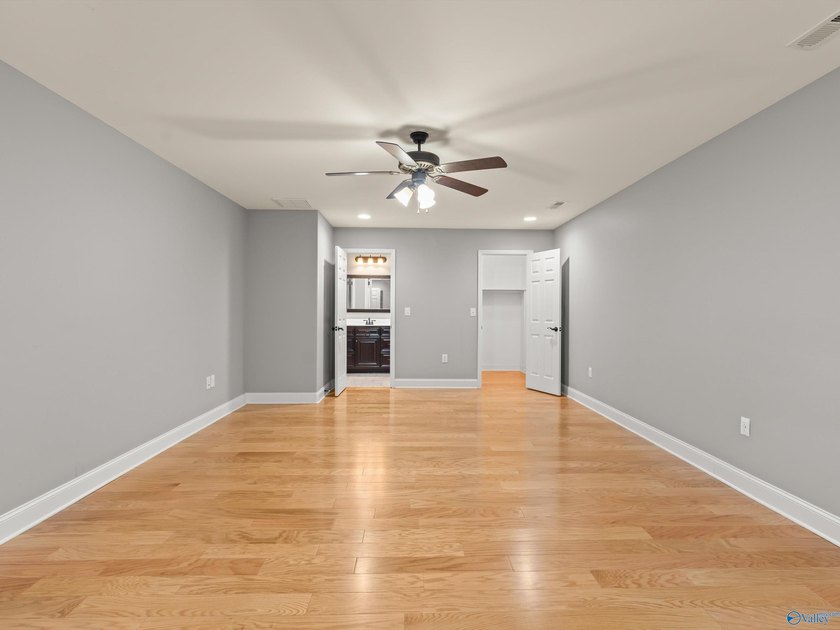 Move In Ready! Absolutely perfect condition with new paint - photo 32