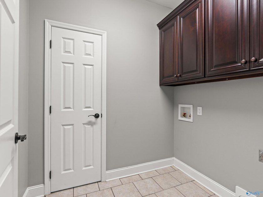 Move In Ready! Absolutely perfect condition with new paint - photo 33