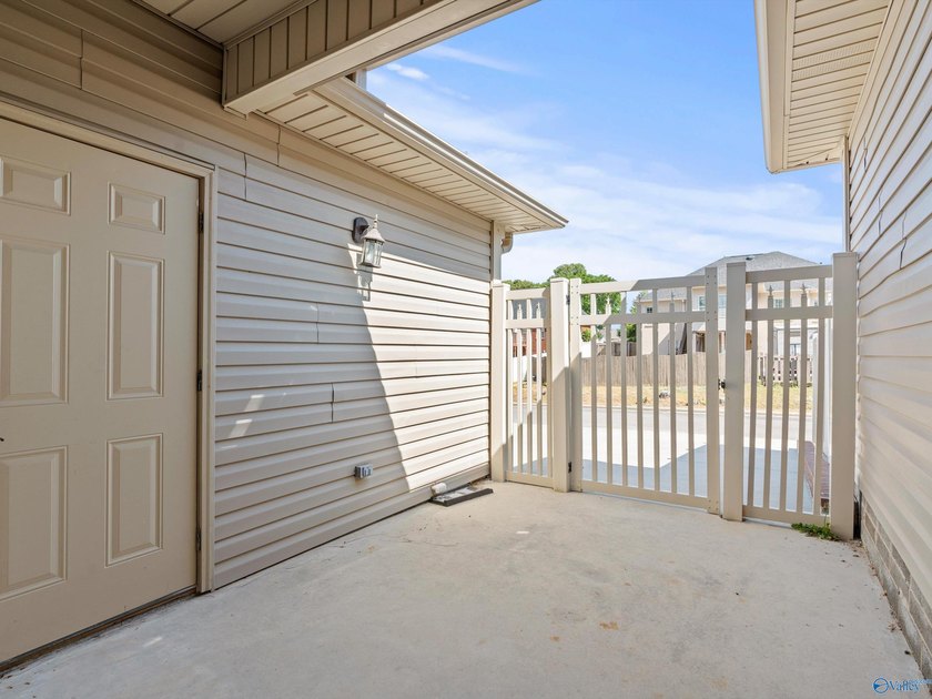 Move In Ready! Absolutely perfect condition with new paint - photo 37
