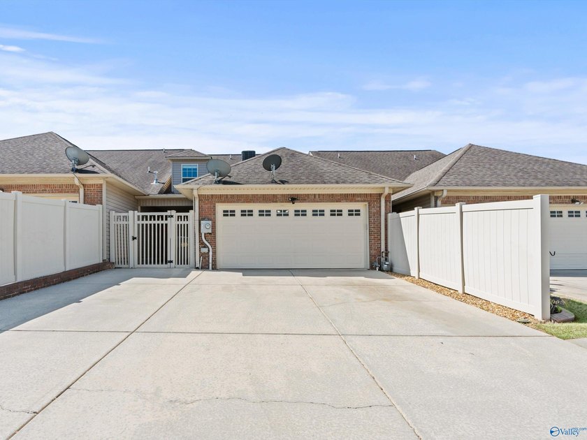 Move In Ready! Absolutely perfect condition with new paint - photo 39