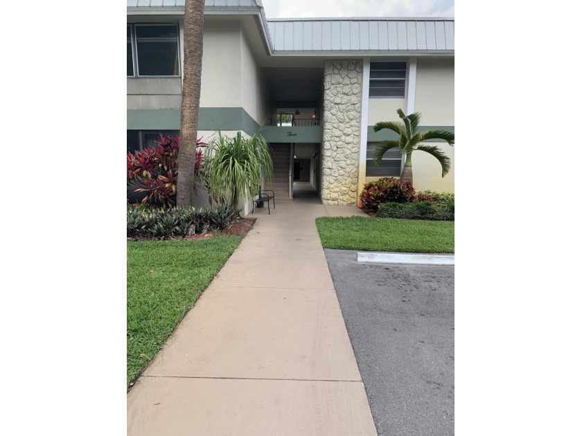 Beautifully updated 2-bedroom, 1-bath second-floor condo in the - photo 4