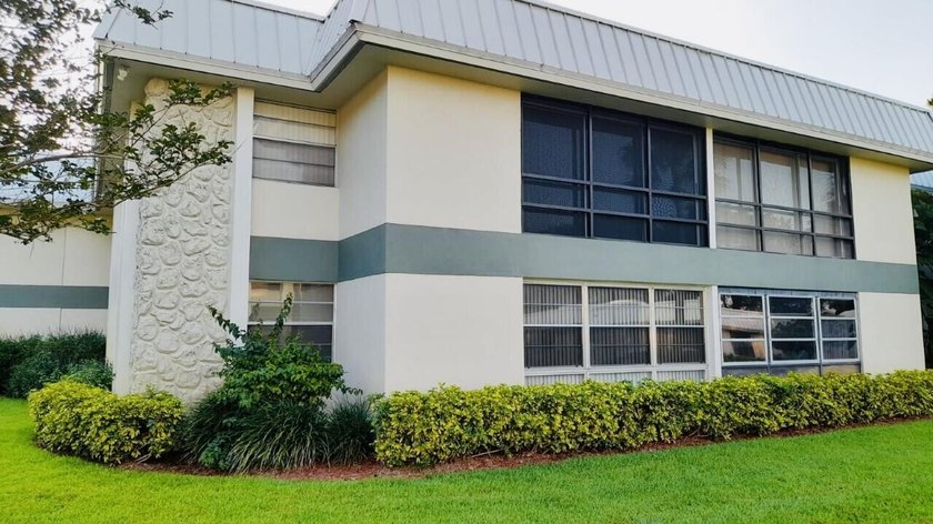 Beautifully updated 2-bedroom, 1-bath second-floor condo in the - photo 6