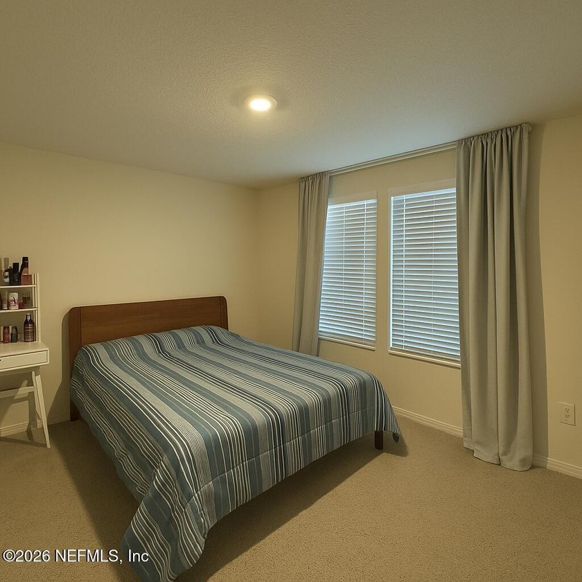Well-maintained townhome just minutes from downtown and the - photo 6