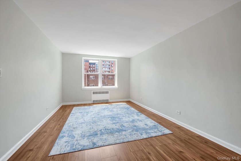 This beautifully updated 1 bedroom co-op offers the perfect - photo 12