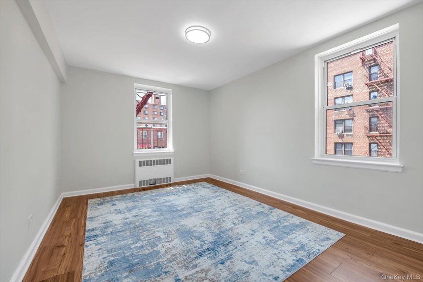 This beautifully updated 1 bedroom co-op offers the perfect - photo 13