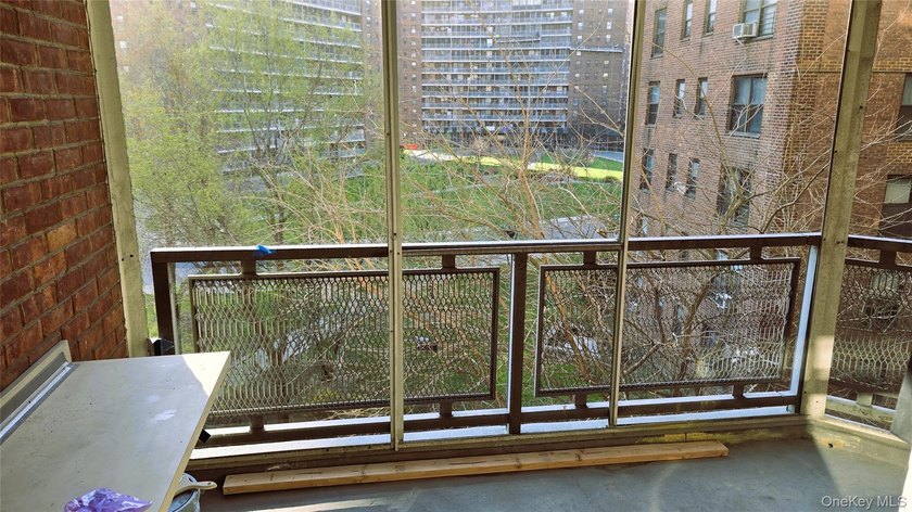 Move right into this beautifully renovated 2-bedroom, 1-bath - photo 18