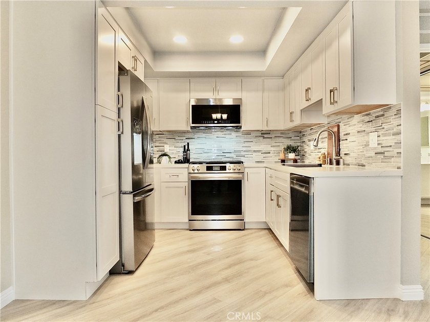 Beautifully updated Bluff Park condo just five blocks from the - photo 3