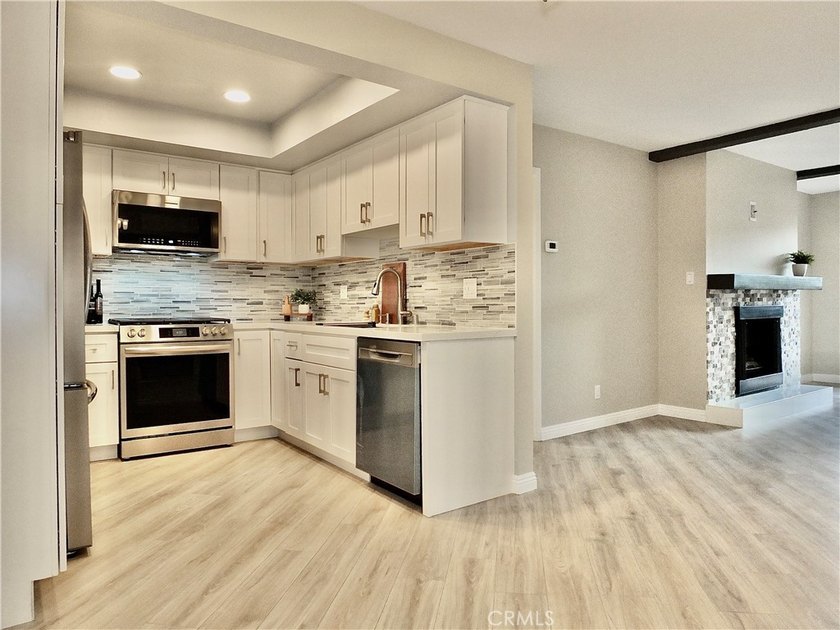 Beautifully updated Bluff Park condo just five blocks from the - photo 6