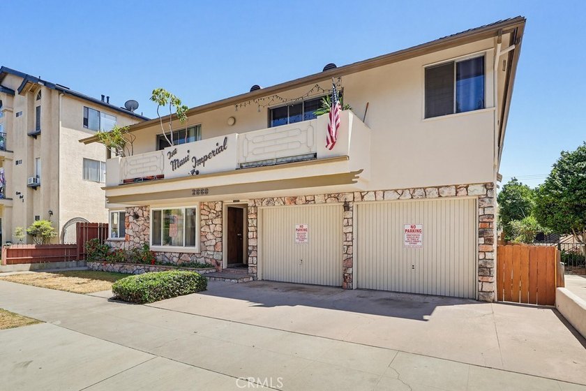 Don't miss this cute 1 bedroom, 1 bath condo, 3 blocks from the - photo 2