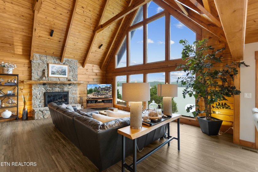 Rare Opportunity: Luxury Rustic-Modern Lakefront Retreat Wake up - photo 12