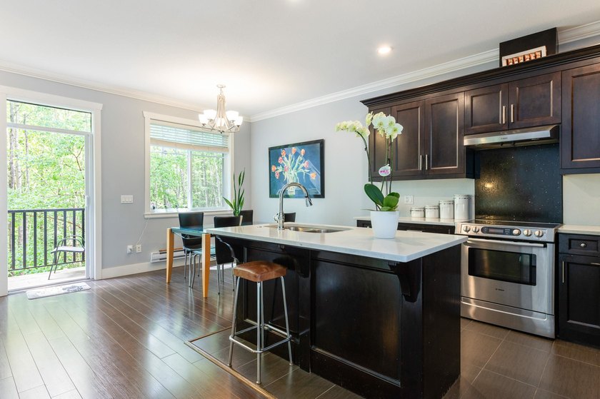 GUILDFORD GREEN complex! Fabulous CORNER unit offering nearly - photo 15