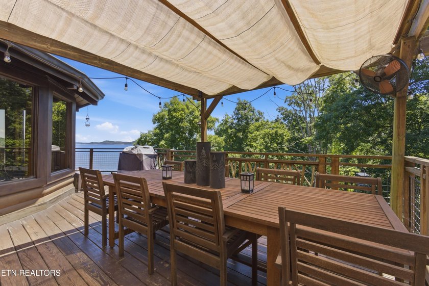 Rare Opportunity: Luxury Rustic-Modern Lakefront Retreat Wake up - photo 15