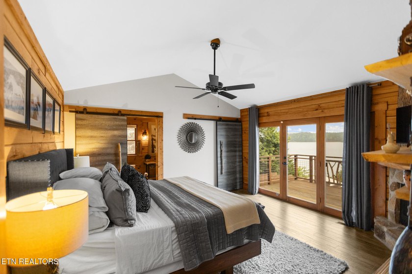 Rare Opportunity: Luxury Rustic-Modern Lakefront Retreat Wake up - photo 17