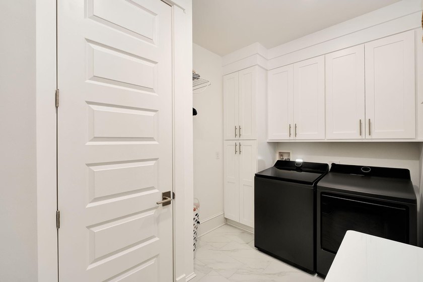 Located in the gated community of Bluewater Landing along the - photo 23