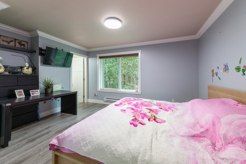 GUILDFORD GREEN complex! Fabulous CORNER unit offering nearly - photo 26
