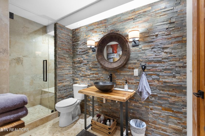 Rare Opportunity: Luxury Rustic-Modern Lakefront Retreat Wake up - photo 27