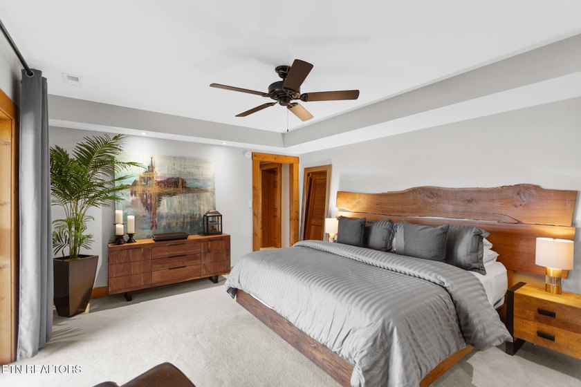 Rare Opportunity: Luxury Rustic-Modern Lakefront Retreat Wake up - photo 28