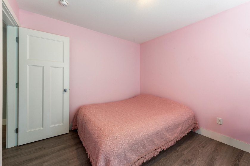 GUILDFORD GREEN complex! Fabulous CORNER unit offering nearly - photo 31