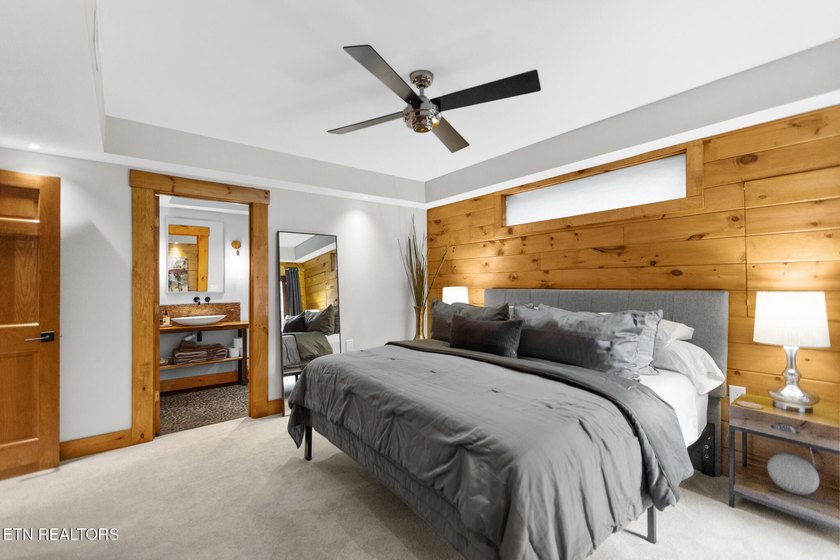 Rare Opportunity: Luxury Rustic-Modern Lakefront Retreat Wake up - photo 31