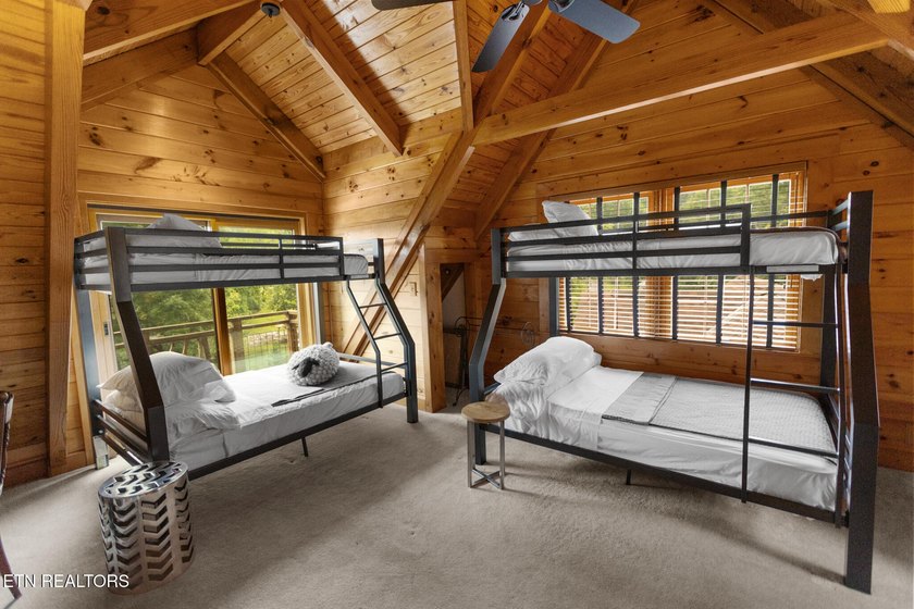 Rare Opportunity: Luxury Rustic-Modern Lakefront Retreat Wake up - photo 34