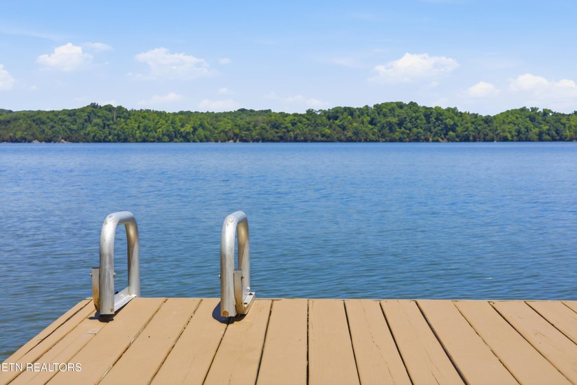 Rare Opportunity: Luxury Rustic-Modern Lakefront Retreat Wake up - photo 45