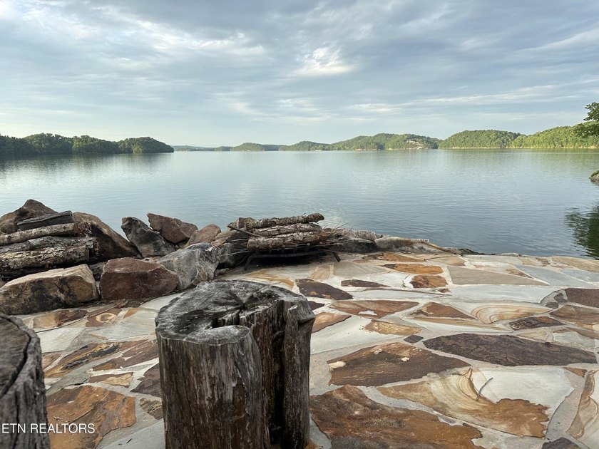 Rare Opportunity: Luxury Rustic-Modern Lakefront Retreat Wake up - photo 47