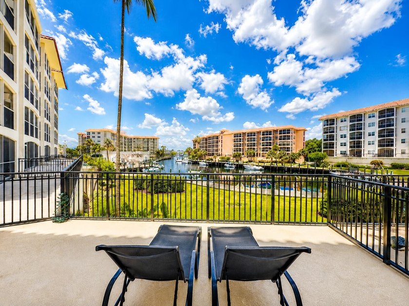 Rarely available, spacious split 2br, 2ba corner in San Remo - photo 2