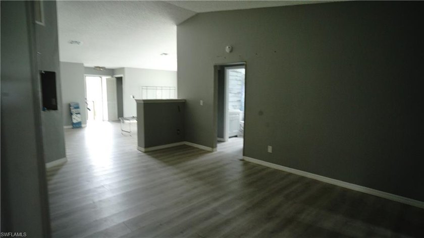 Super spacious condo in Island Park Village perfecly tucked on a - photo 12