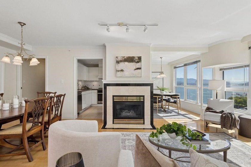 Spectacular marina, ocean and mountain-view home at the coveted - photo 2