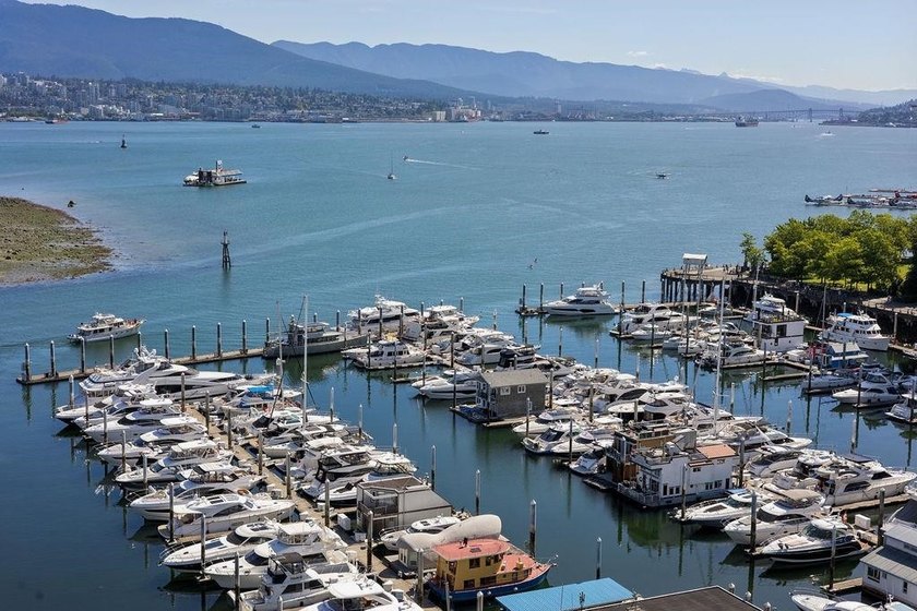 Spectacular marina, ocean and mountain-view home at the coveted - photo 3