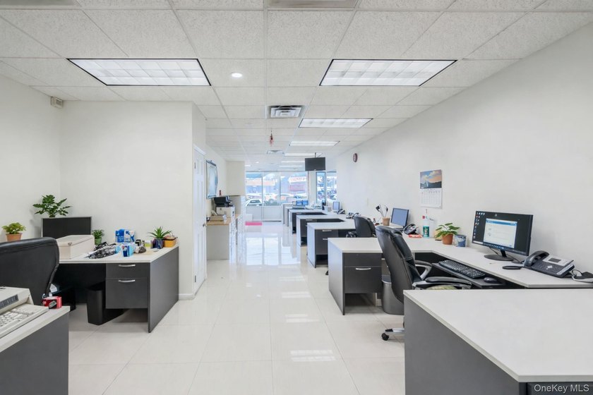 Prime free-standing professional office building for sale in a - photo 13