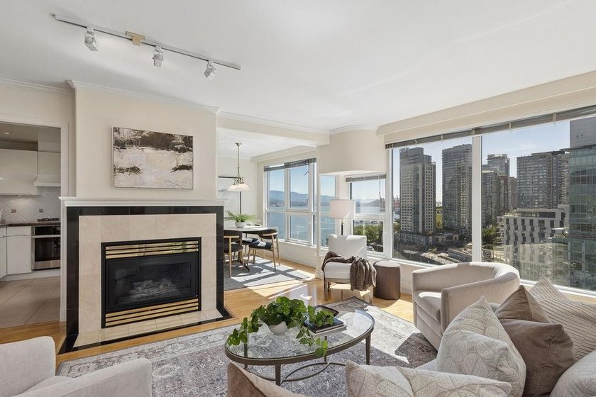 Spectacular marina, ocean and mountain-view home at the coveted - photo 4