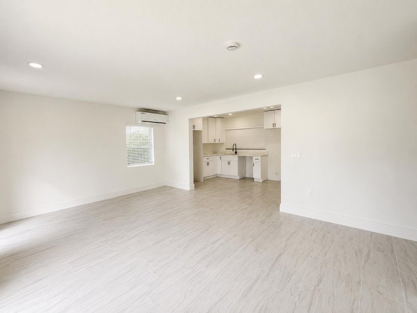 DOUBLE LOT! Stunning fully renovated home on a rare double lot - photo 7