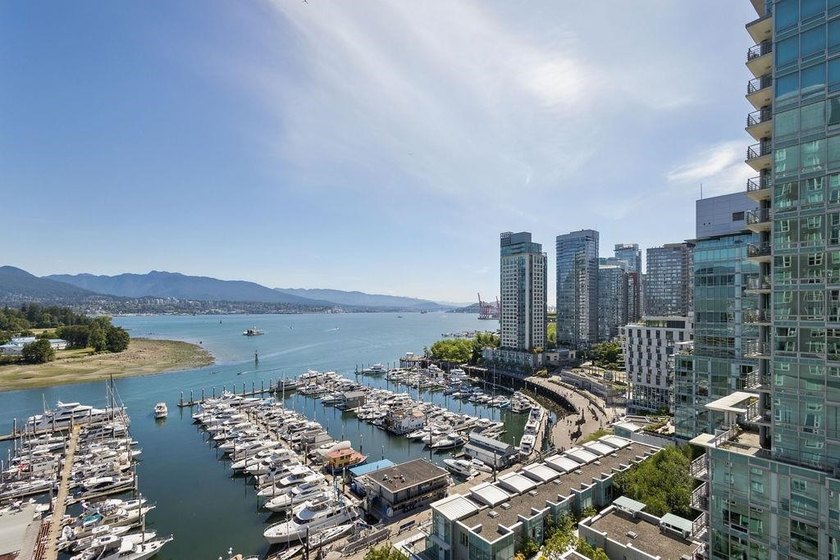 Spectacular marina, ocean and mountain-view home at the coveted - photo 8