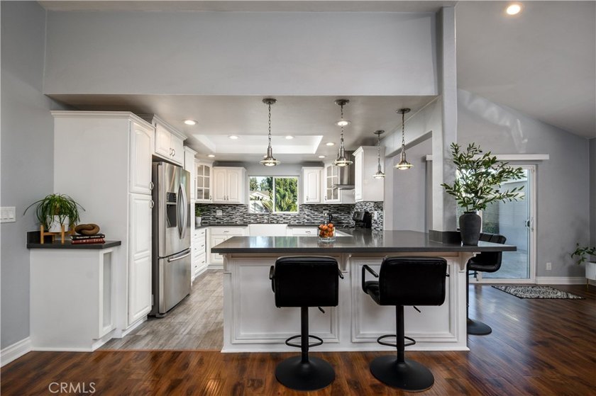 Fabulous pool home located on a quiet cul-de-sac in the highly - photo 9